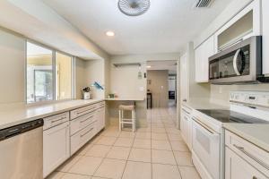 Beach Time + Pool Vibes! Port Charlotte Hideaway