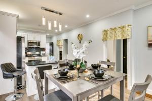 2 Mi to Downtown Charming Apt in Schenectady!