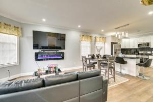 2 Mi to Downtown Charming Apt in Schenectady!