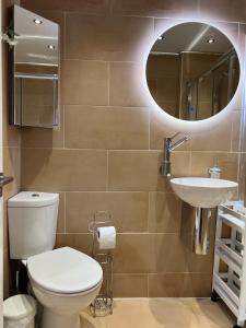 Spacious Duplex Apartment in Greater Manchester - Fast Wifi - Kingsize Bed