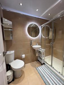 Spacious Duplex Apartment in Greater Manchester - Fast Wifi - Kingsize Bed