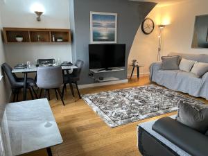 Spacious Duplex Apartment in Greater Manchester - Fast Wifi - Kingsize Bed
