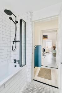 Troon Centre Seaside Retreat -Apt close to Beach Golf and Surf