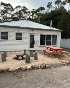 The Mountain Den - Breathe and relax