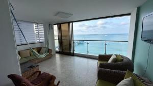 Beachfront apartment in Salinas Malecom