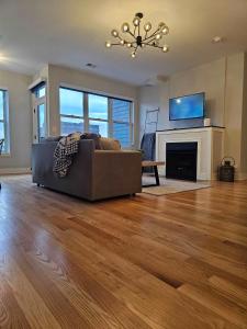 Updated 3 Bedroom Chicago Downtown Pilsen