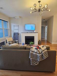 Updated 3 Bedroom Chicago Downtown Pilsen