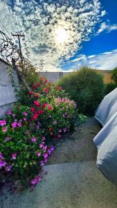 Encantadora Casa con Balcón a Pasos del Mar