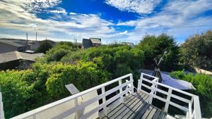 Encantadora Casa con Balcón a Pasos del Mar