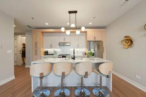 Modern Condo by Med District with Parking & Laundry