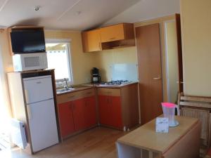 Mobil home confortable avec terrasse pour 6 personnes - API-1-52-882