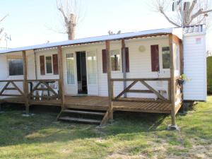 Mobil home confortable avec terrasse pour 6 personnes - API-1-52-882