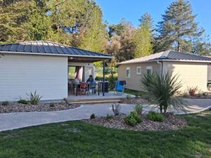 Chalet Premium avec Terrasse - 3 Chambres - API-1-52-907