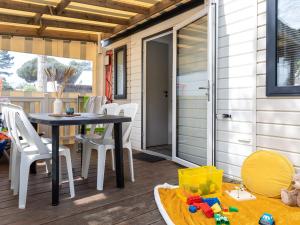 Mobil-home avec terrasse à Saint-Hilaire-de-Riez - API-1-52-917