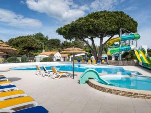 Mobil-home avec terrasse à Saint-Hilaire-de-Riez - API-1-52-917