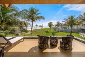 The Five Stars Villa 7 Bedrooms Beachfront