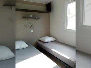 Mobil-home cosy avec terrasse à Tréguennec - API-1-52-977