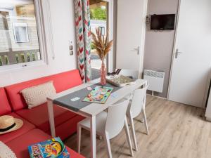 Mobil home spacieux, terrasse, 3 chambres à Saint-Hilaire-de-Riez - API-1-52-966