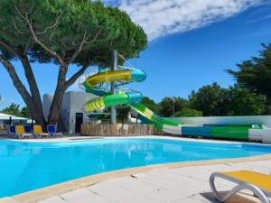 Mobil home spacieux, terrasse, 3 chambres à Saint-Hilaire-de-Riez - API-1-52-966