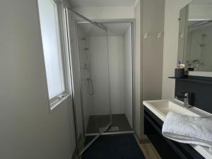 Mobil-home avec Terrasse pour 5 Personnes à Saint-Pierre-dOléron - API-1-52-987