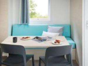 Mobil-home avec Terrasse à Roquebrune-sur-Argens - API-1-52-984