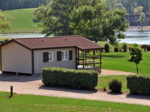 Chalet pour 6 pers avec terrasse au Domaine du Lac de Champos - API-1-52-1001