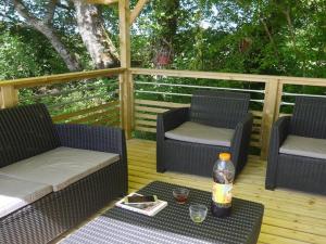 Mobil home confortable avec terrasse pour 6 personnes - API-1-52-986