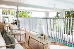 Airlies Best Views - Luxury Waterfront Villa