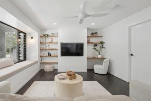 Donovans - Fun Location, Pets OK, Pizza Oven