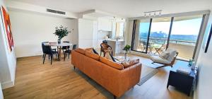 Opera House & Bridge Views