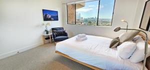 Opera House & Bridge Views