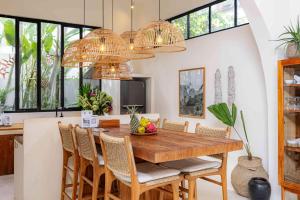 Villa Mimpikita - Stunning Ibiza-Inspired Villa Near Umalas with Private Pool