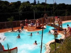 Mobil home spacieux avec terrasse - 4 personnes - API-1-52-1025