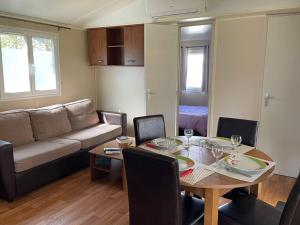 Mobil-home 33m² Terrasse à Saint-Pierre-dOléron - API-1-52-1040