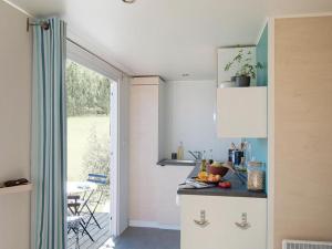 Mobil-Home Cozy avec Terrasse à Roquebrune-sur-Argens - API-1-52-1053
