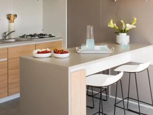 Mobile-home avec terrasse, 5 personnes, Saint-Jean-de-Monts - API-1-52-1065