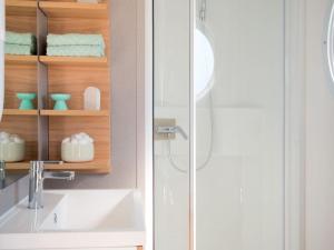 Mobile-home avec terrasse, 5 personnes, Saint-Jean-de-Monts - API-1-52-1065