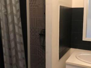 Appartement cosy avec terrasse au calme - API-1-52-1060