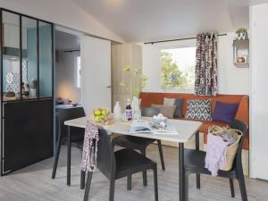 Mobil home confortable avec terrasse à Saint-Jean-de-Monts - API-1-52-1056