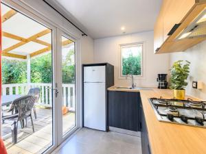 Mobil home confortable avec terrasse à Saint-Jean-de-Monts - API-1-52-1056