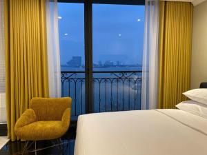 Sunset Westlake Luxury Apartment