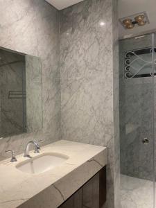 Sunset Westlake Luxury Apartment