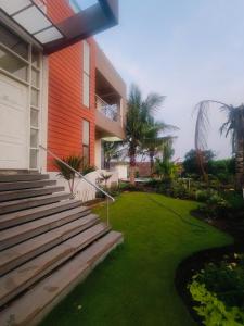 Green Courtyard Luxury Villa