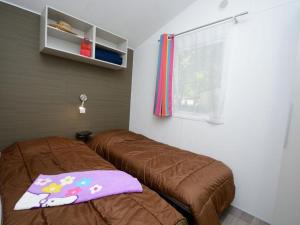 Mobil-home 29m² avec terrasse et salon de jardin à Hyères - API-1-52-1118