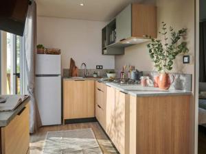 Mobil-home avec Terrasse à Hyères - 30m² pour 4 personnes - API-1-52-1076