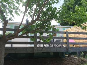 Mobil-home 23m² pour 4 avec terrasse sur pilotis - API-1-52-1080