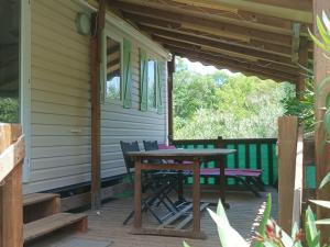 Mobil-home 23m² pour 4 avec terrasse sur pilotis - API-1-52-1080