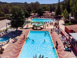 Mobil-home confortable avec terrasse à Villecroze - API-1-52-1089