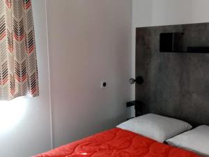 Mobil-home confortable avec terrasse à Tréguennec - API-1-52-1091