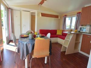 Mobil home confortable avec terrasse à Saint-Lunaire - API-1-52-1103